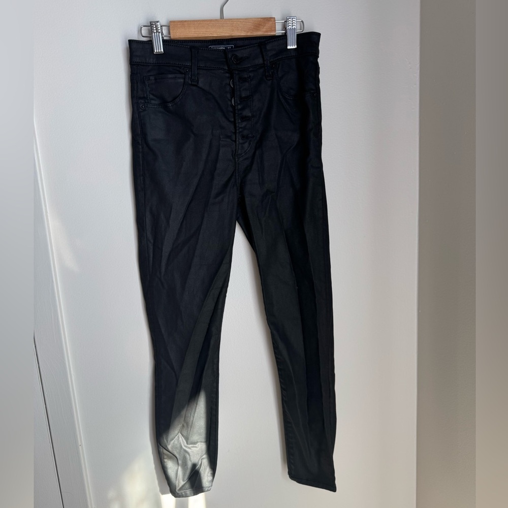 Abercrombie & Fitch Black High-Waisted skinny jeans